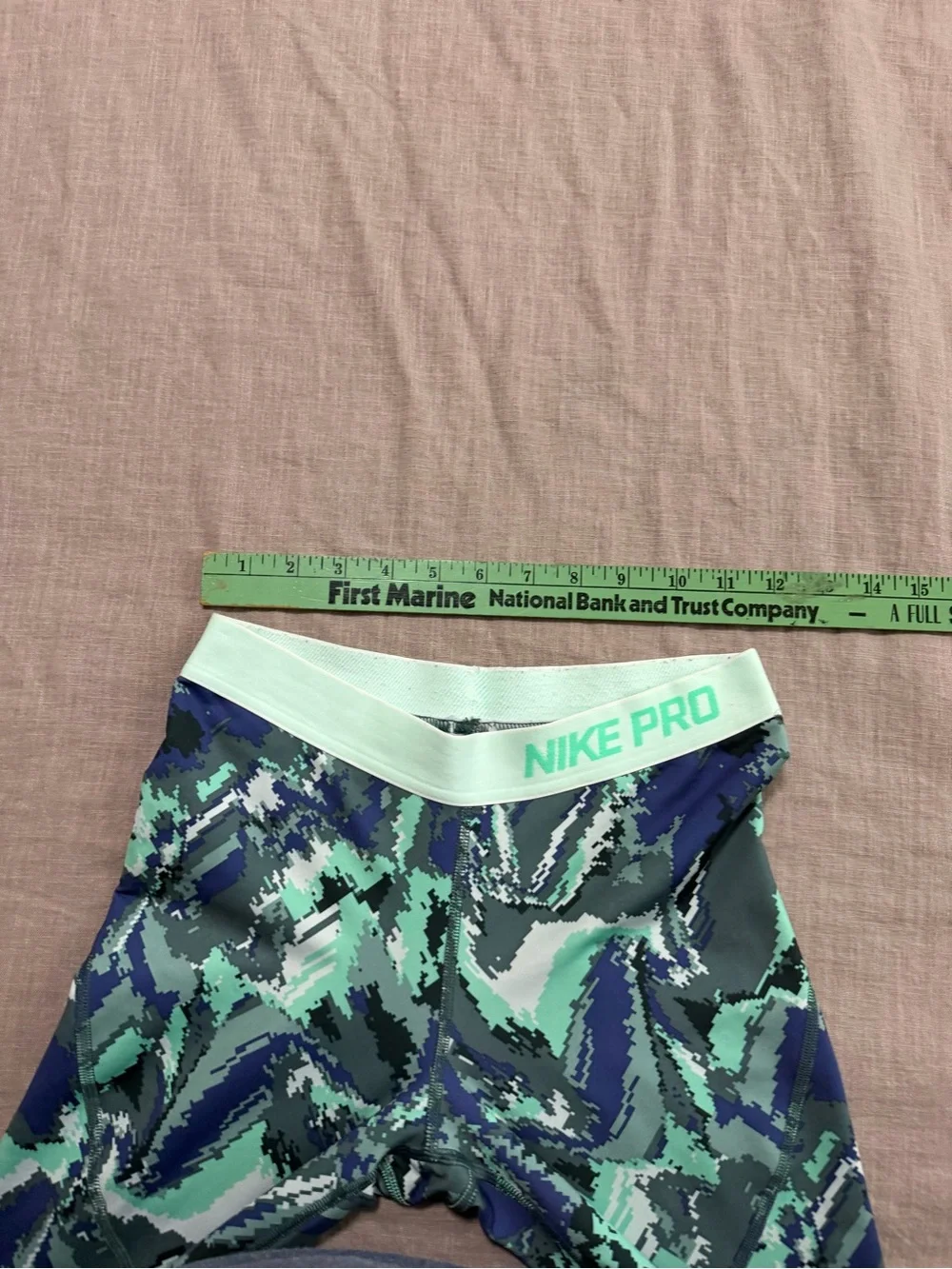 Nike Pro Hyperwarm Leggings Women's Size Medium Stretch Athletic Gym Workout